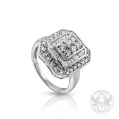 Дамски пръстен с диаманти под формата на багета и брилянт