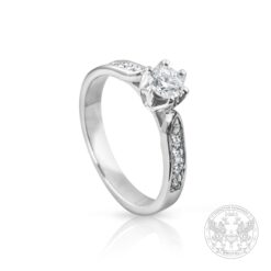 Годежен пръстен с Диамант 0.30 ct. и странични брилянти