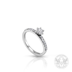 Годежен пръстен с диамант 0.21ct. и странични брилянти