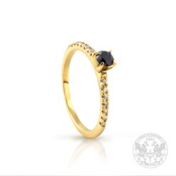 Годежен пръстен с черен диамант и брилянти от жълто злато