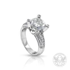 Бутиков дамски пръстен с брилянти и централен диамант