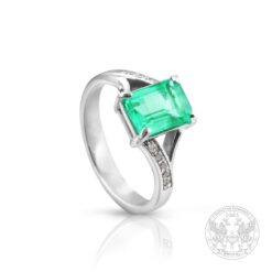 Изящен пръстен с изумруд и диаманти BR598