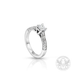 Годежен пръстен с Диамант 0.50ct. и странични брилянти