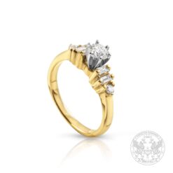 Годежен пръстен от жълто злато с диаманти