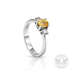 Годежен пръстен с овален жълт сапфир и брилянти