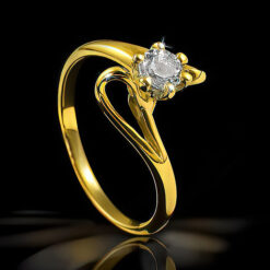 Годежен пръстен от жълто злато с топаз