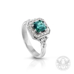 Дизайнерски пръстен с централен естествен сапфир