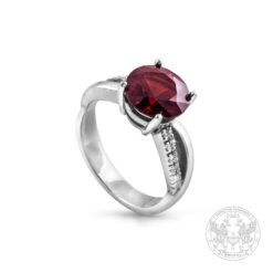 Бутиков пръстен от бяло злато с гранат и диаманти