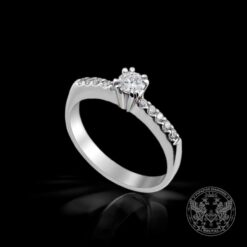 Годежен пръстен с 2 вида диаманти