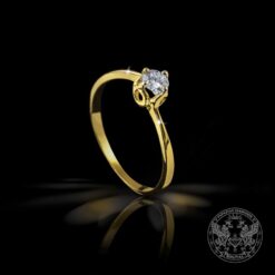 Нежен годежен пръстен с диамант