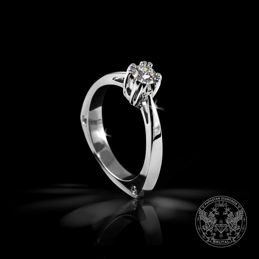 Годежен пръстен с няколко диаманта