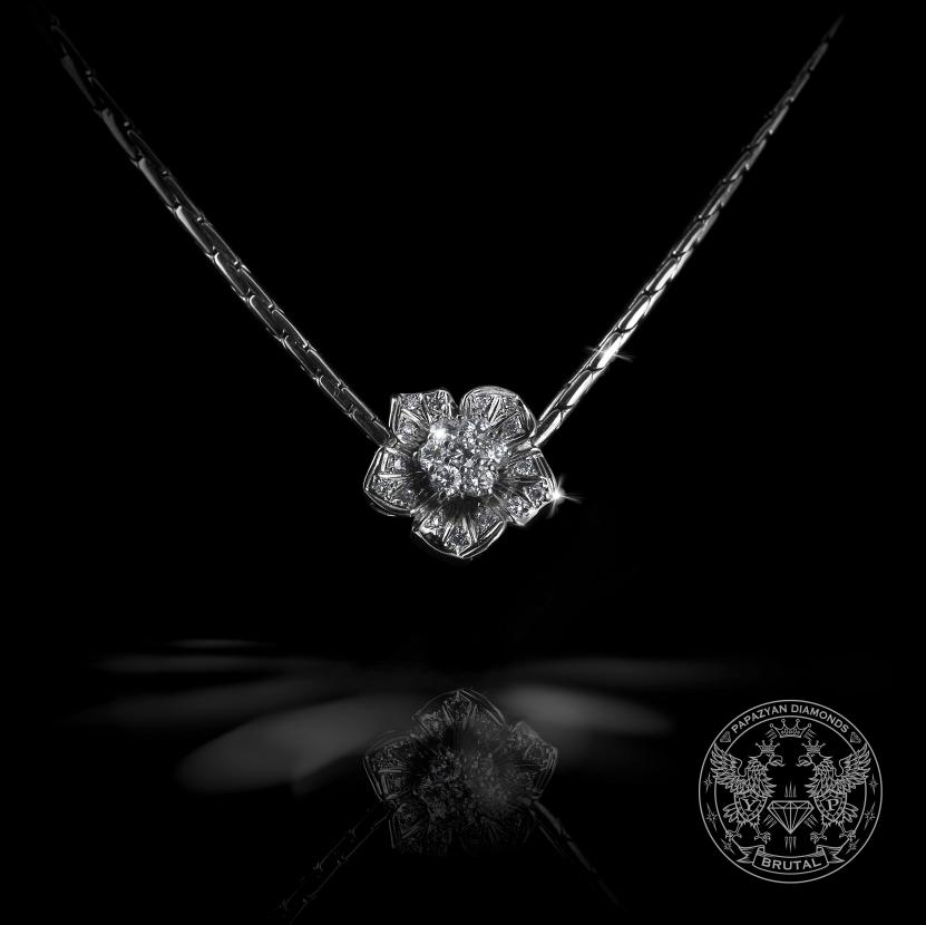 Златно колие с диаманти