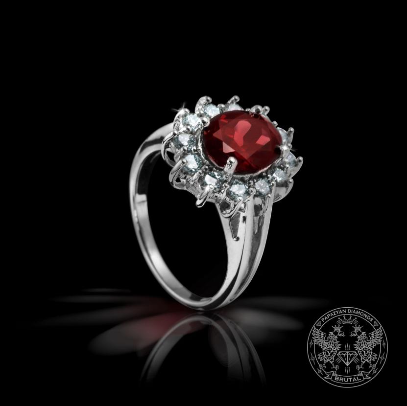 Пръстен с гранат и брилянти