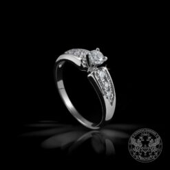 Годежен пръстен с Диамант 0.22ct. и странични Диаманти