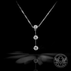 Очарователен златен медальон, инкрустиран с брилянти