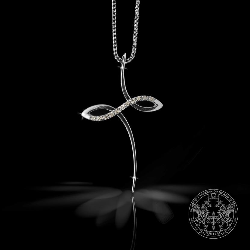 Златен медальон с диаманти