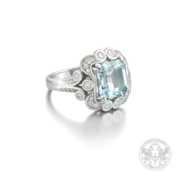 Бутиков пръстен с Аквамарин и странични брилянти